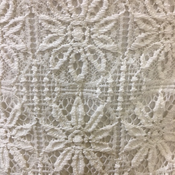 SIGNATURE STUDIO Lace & Eyelet Tunic - Picture 6 of 14